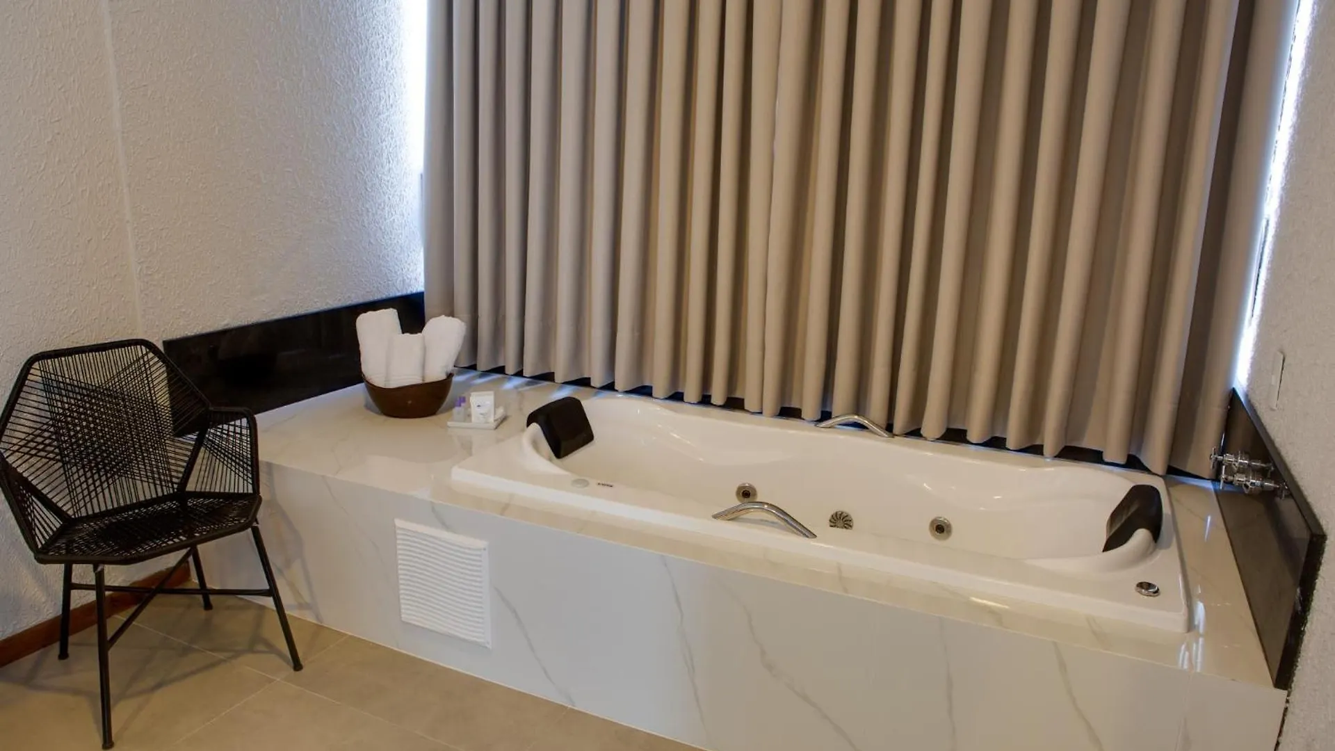 Flipper Hotel Laguna Brasil